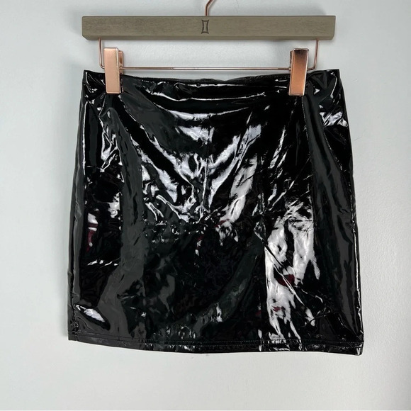 Lot  of 2 - latex faux vegan patent leather mini skirts - Picture 5 of 8